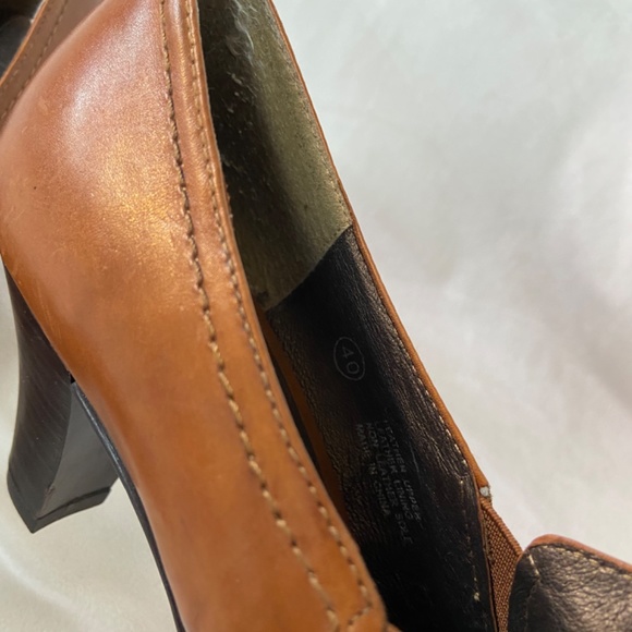 Leather Heels with stitching detail - Picture 7 of 8